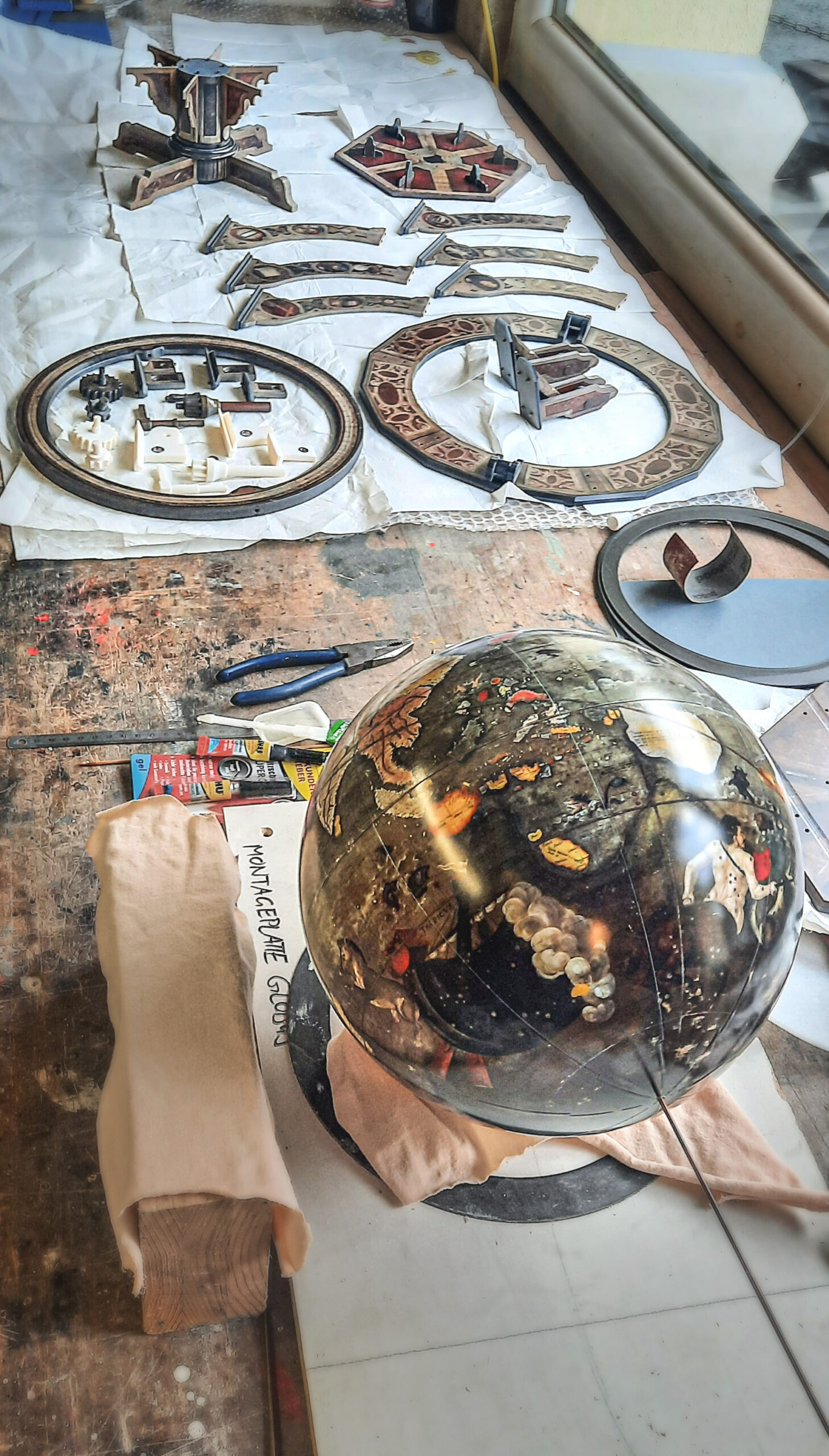 Globus Druck Montage