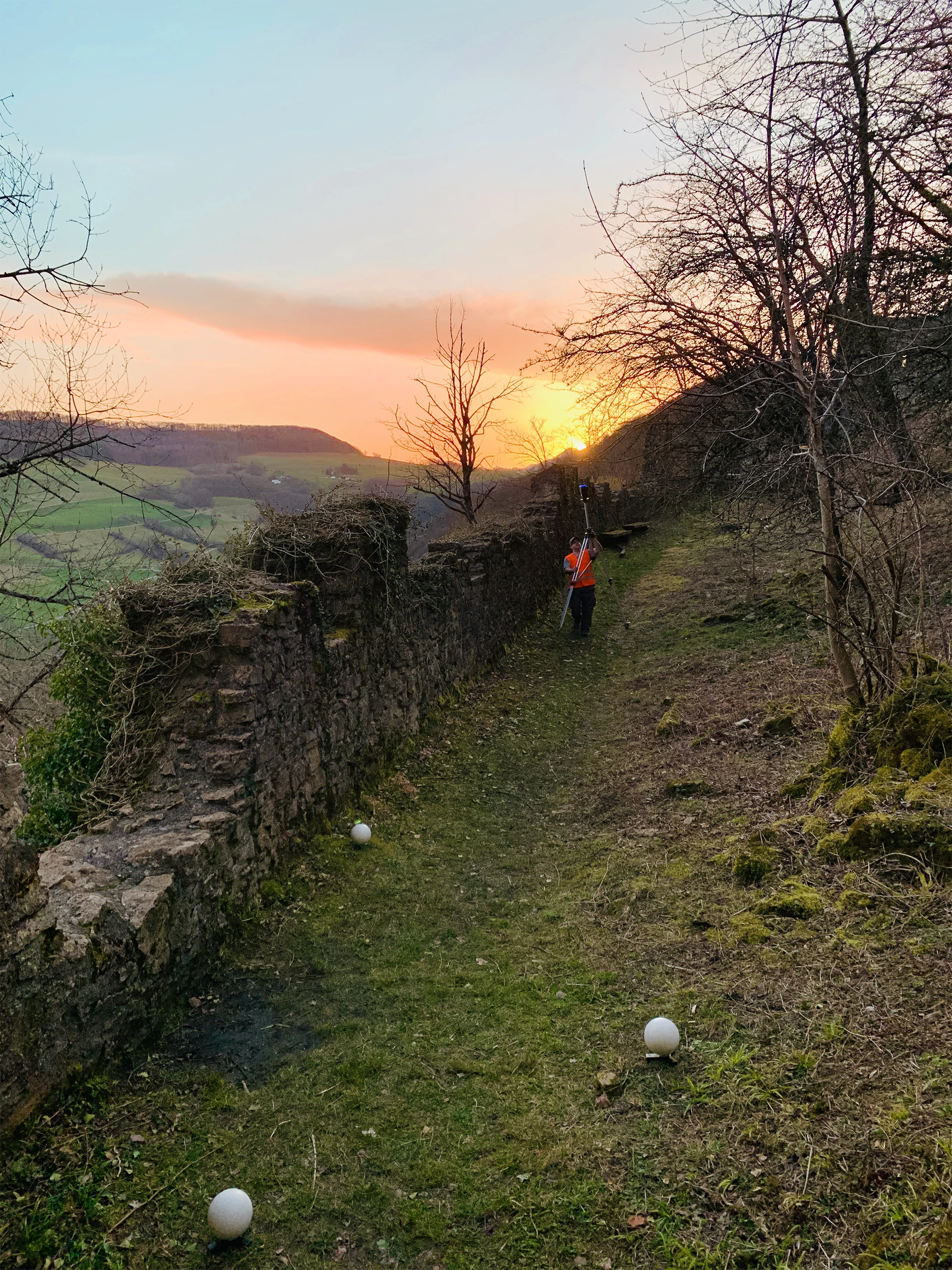Laserscanning auf Ruine Schenkenberg Sonnenuntergang ikonaut